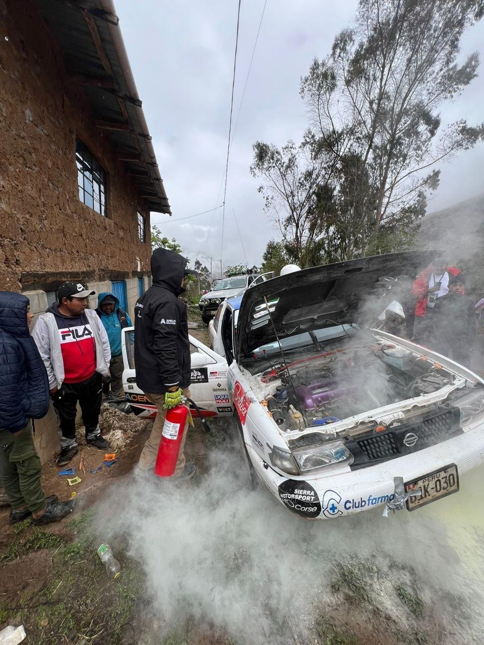 Control de incendio en vehículo de competencia